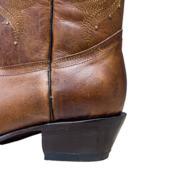 Bota de Piel Puntal con Estoperol