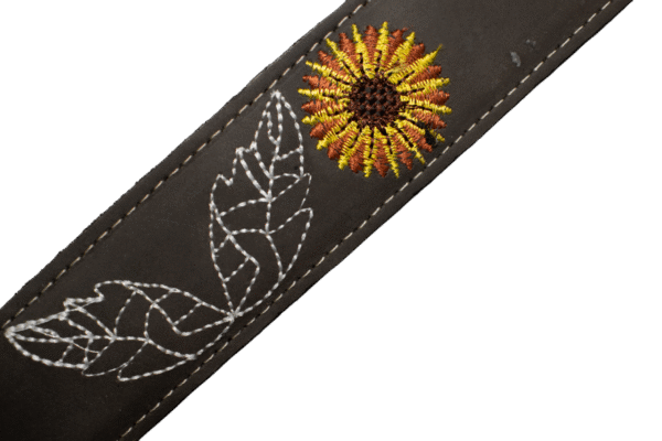 Cinturón Vaquero de Vaqueta Bordado con Girasoles