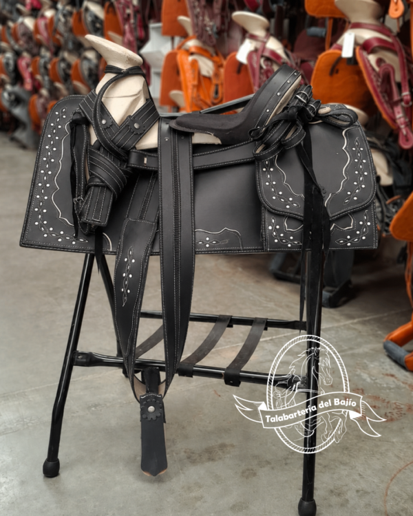 MONTURA CUADRADA CUERO RECUPERADO CON ASIENTO FORRADO