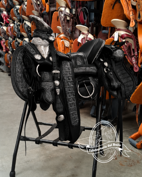 M573 MONTURA COLA DE PATO CON CATINAS GENUINA COCODRILO CON HERRAJE