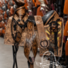 MONTURA CUADRADA DE VAQUETA CINCELADA ARTÍSTICO