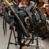 MGK461 Montura Cola de Pato con Cantinas Genuina de Avestruz con Herraje de Oro